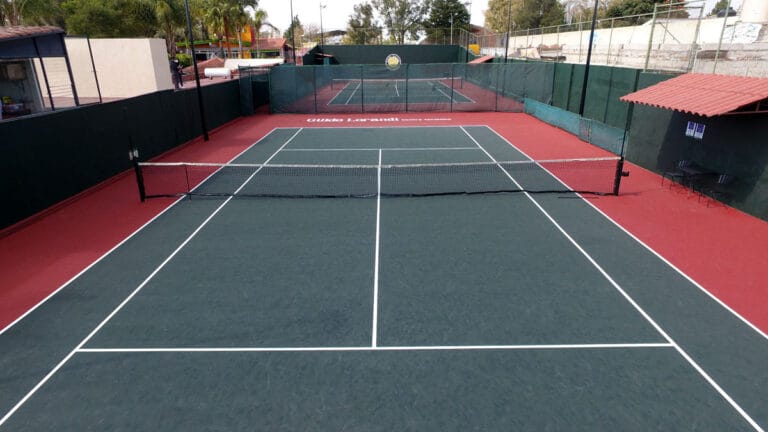Cancha de tenis vista desde arribe aqui entrena y crece entrenando campeones